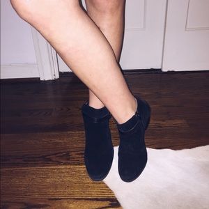 SUPER CUTE BLACK BOOTIES